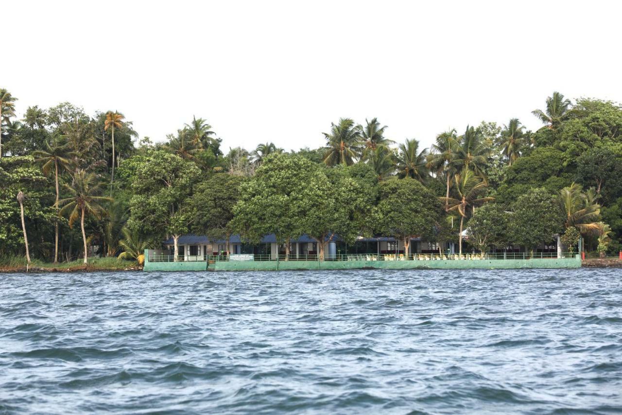 Illikkalam Lakeside 3*